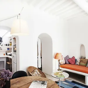  Holiday home Eclectic & Artistic House In
